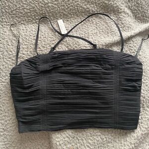 black cropped halter top from Madewell!
